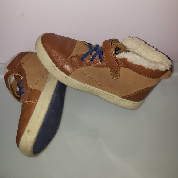 UGG Youth Chestnut Brown Leather/Suede Chukka Boot Boy's Size 8.5 - Pre-Owned - Picture 4 of 7